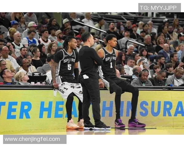 马刺与勇士的巅峰对决11日激战即将上演球迷期待精彩瞬间